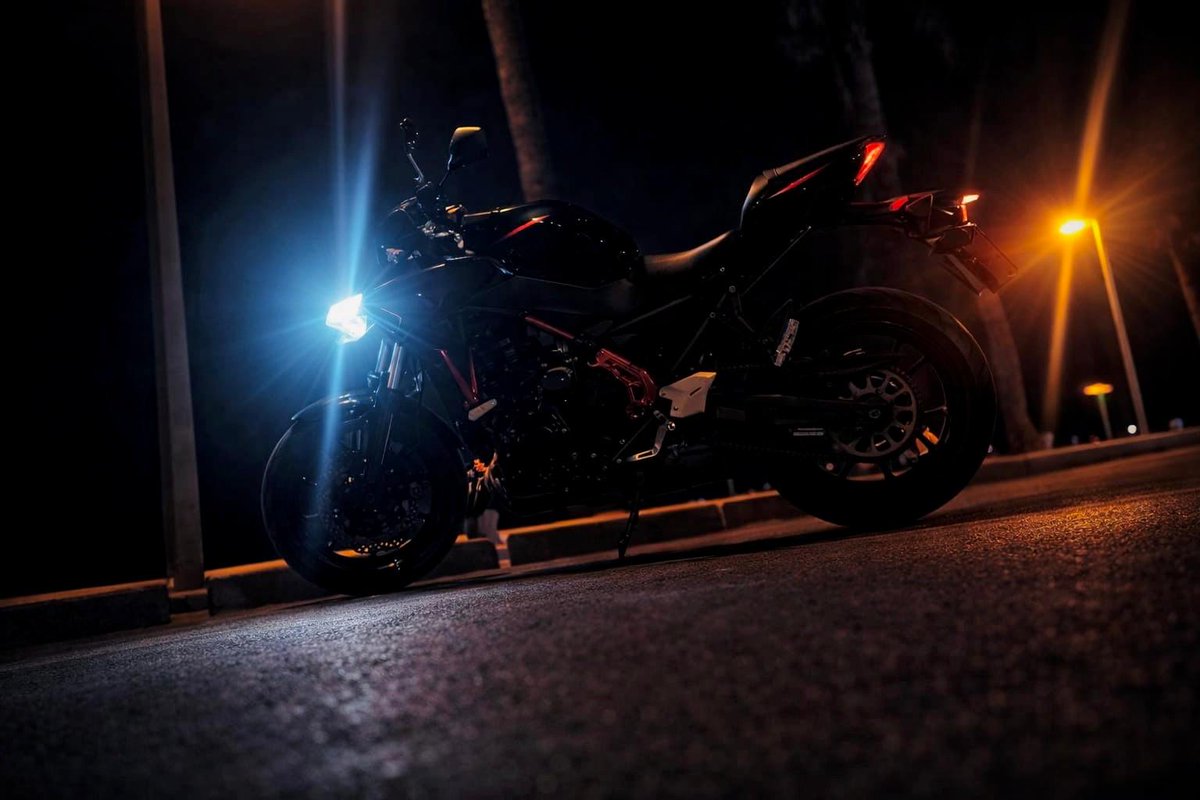 Qiang_Rui_'s tweet photo. Últimamente solo quiero música y ruta #bikelover #moto #bike https://t.co/hDFPm3Hslz