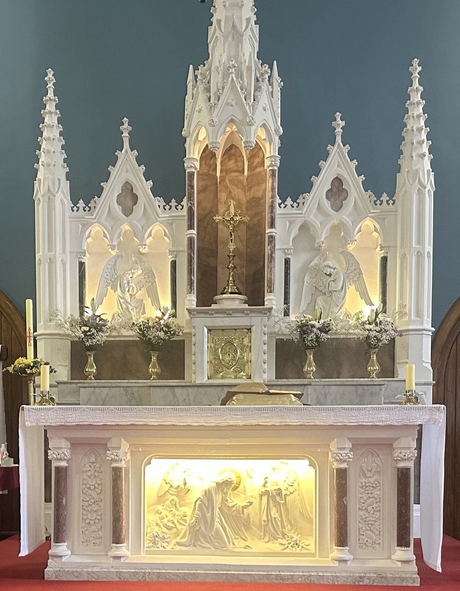 breeda_murphy's tweet image. This is our Parish Church, newly painted last year.  It is the Church where funeral Masses were held for mum, my brother and more recently my dad.  I visited yesterday and lit candle 🕯️for Alan @AMLaCassePhoto and his beautiful family grieving his loss.
#GoGently people &amp;amp;
#BeKind