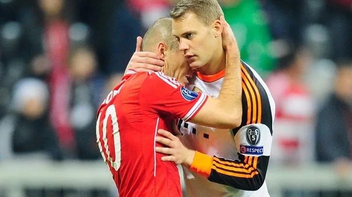 footpassionfrr's tweet image. Arjen Robben 🇳🇱 est venu rendre visite aux joueurs du Bayern et a pu retrouver son ami et ancien coéquipier Manuel Neuer ❤️🤍

De belles retrouvailles 🤩

#Robben #bayern #Neuer