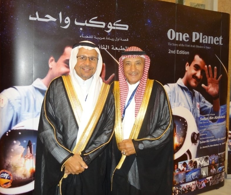 Tfadaak's tweet photo. كان من خيرة الرجال ومن القامات الرائعة خلقا وعلما... تشرفت وسعدت بالعمل معه في تأليف كتاب "كوكب واحد" ومراجعة كتاب "١٠٠١ علاج في الحضارة الإسلامية" ... وغيرها... وتشرفت أيضا بكتابة المقدمة لموسوعته الرائعة https://t.co/ctNoumC6DY