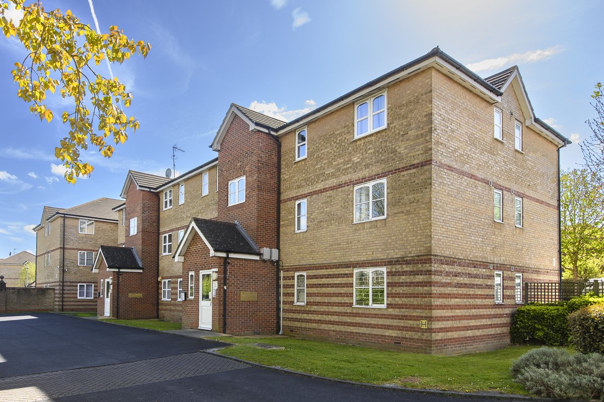 BennettandHall's tweet photo. 🏡 2 bed / 2 bath ground floor flat
🌿 Quiet spot off Long Lane
🚇 Near East Finchley Tube

💷 £375k leasehold
📞 020 8346 2208
🔗 https://t.co/SjaMLCSz9d

#EastFinchley #LondonProperty #FlatForSale #UKHomes https://t.co/Y7VIBNOFd6