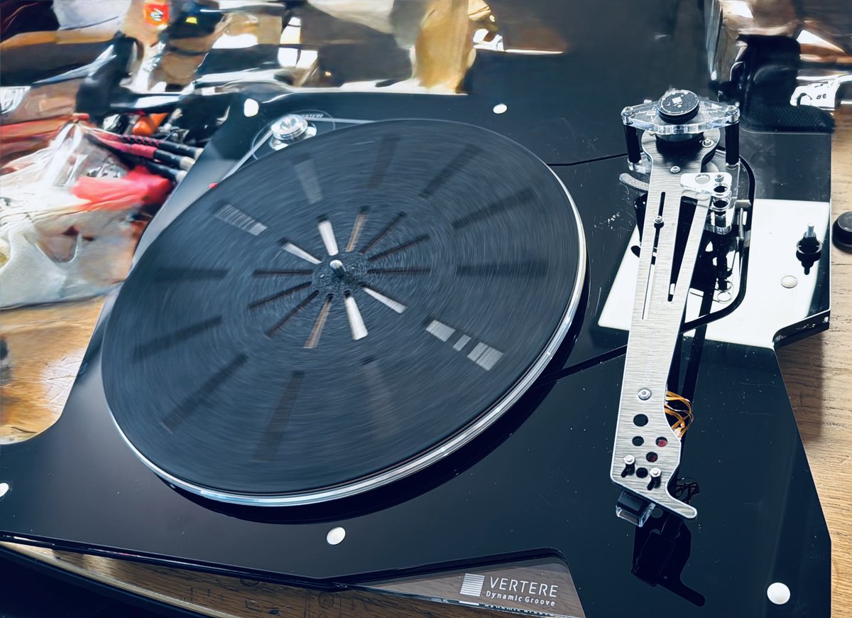 Midlandaudiox's tweet photo. A great opportunity for a vinyl lover @vertere_acoustics #DG1mk2 including extra upgrades technomat and isopods and a magneto mm cartridge in original packaging with all accessories £1799 @midlandaudiox #belbroughton #worcestershire https://t.co/bVSMJO0xC4