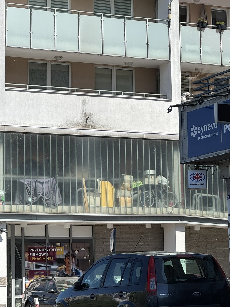 DanWrz96's tweet photo. Ciekawe jest to że tak ciekawe pomieszczenie nie zostało zagospodarowane na jakiś open space bądź cokolwiek, a znajduje się tam zwykłe śmieciowisko. https://t.co/PEPr6uDqkF