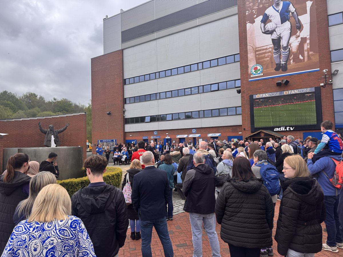 The community of Blackburn Rovers has come together, before today’s game, to remember Mr. Blackburn Rovers, Tony Parkes. 💙🤍

<a href="/Rovers/">Blackburn Rovers</a> | <a href="/EFL/">EFL</a> | <a href="/EFL_Community/">EFL in the Community</a>