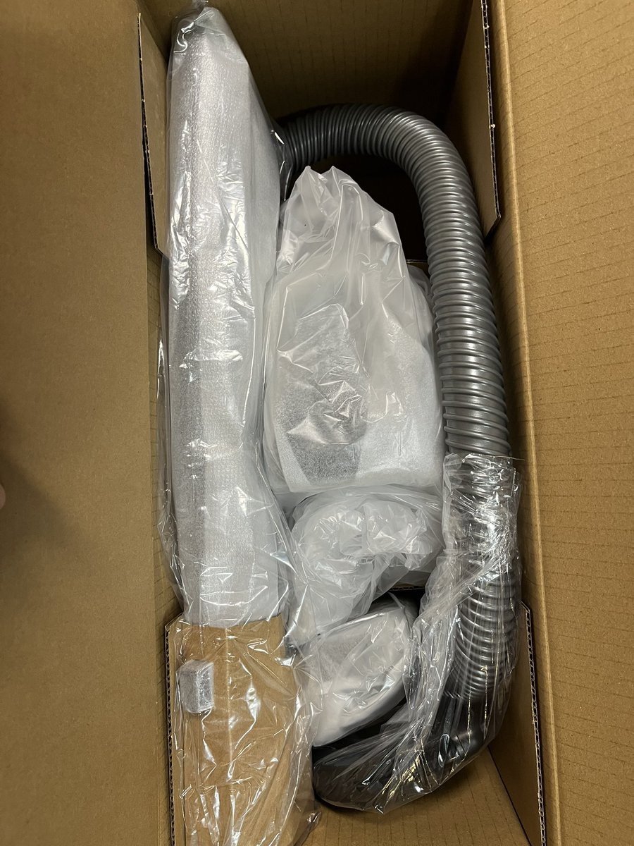壊れた掃除機を回収に出して、新しいに買ったのだ！ たけえ！！！ 小生