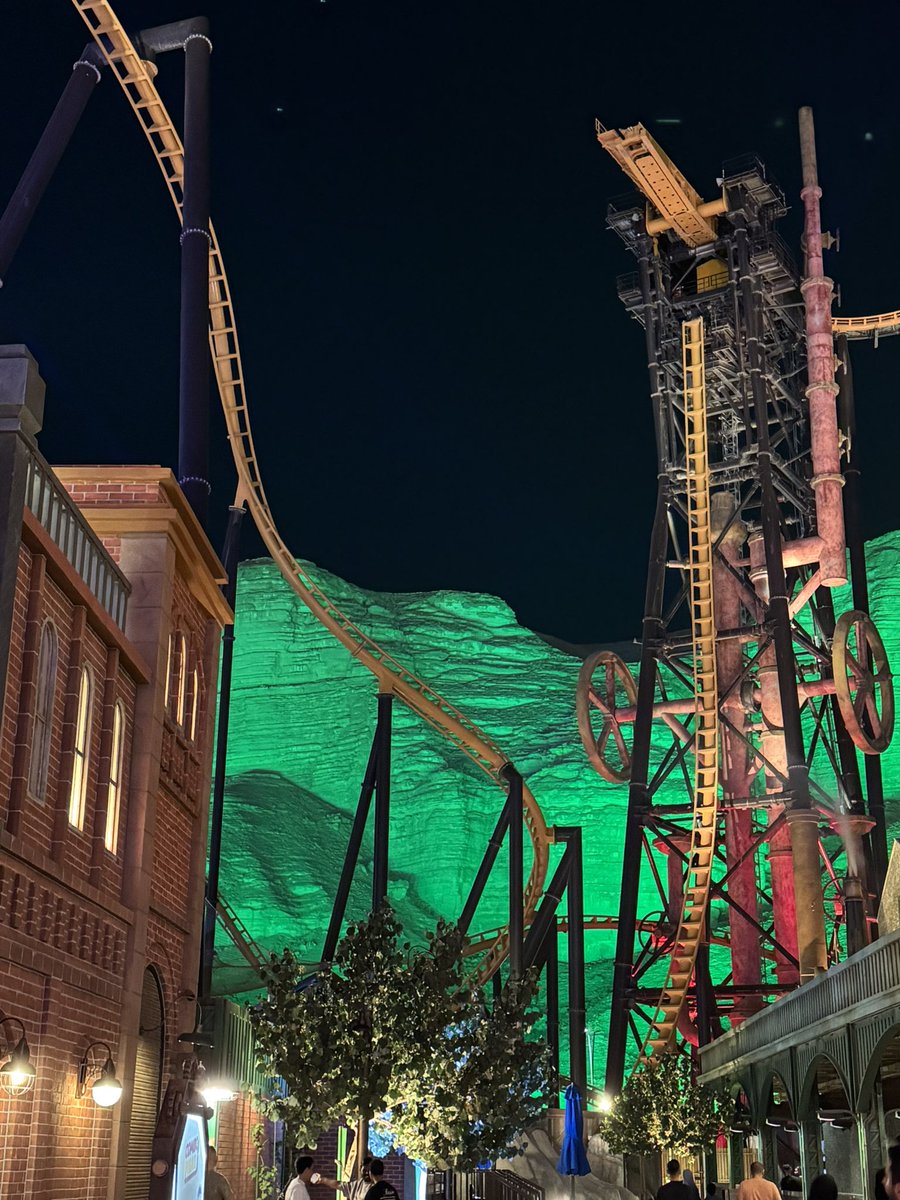 Ludiyz's tweet photo. Thank you @SixFlagsQC for the wonderful Night - I played things I could’ve not imagined I’d played it.

It was a blast experience! 

#QiddiyaCity #PlayHasJustBegun https://t.co/hjVFEwbm10
