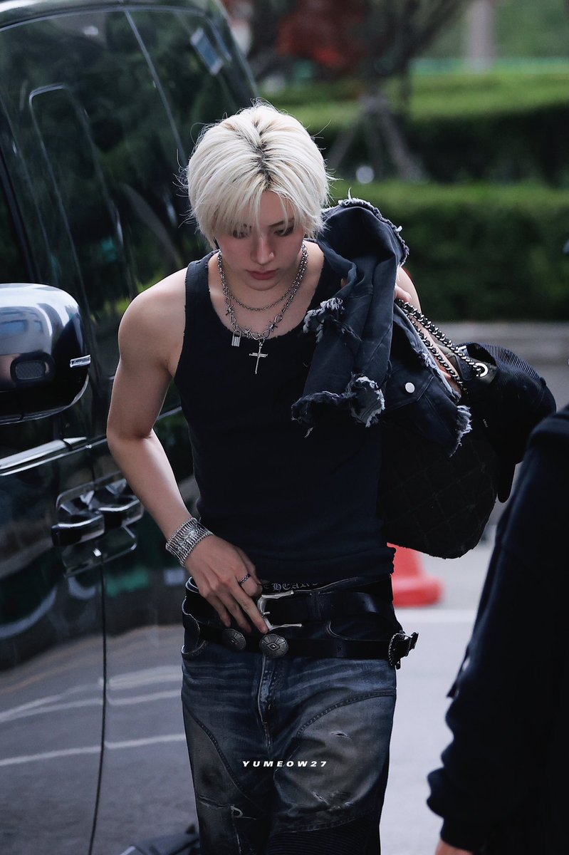 야웅 tweet media