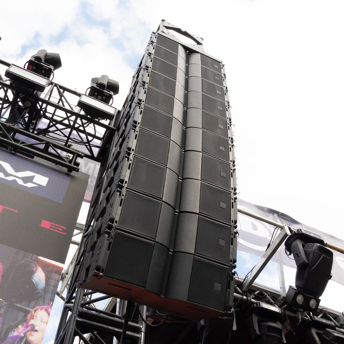 puremindsuae's tweet photo. Big Stage Performance, Modular Scalability.

Now shipping, the AVANTE Audio ATL328 brings powerful, precise line array performance to modern productions. This 3-way active module features dual 8” low-mid drivers and a coaxial MF/HF design for consistent coverage and clarity. With 1800W peak power, 110° dispersion, Milan™ networking, and remote control via AKRO-Command software, the ATL328 delivers scalable performance for touring, events, and installations. A full range of accessories is available for flying, stacking, and transporting your ATL328 system.

To know more about AVANTE AUDIO contact us at +971521424673

#avanteaudio #atl328 #proaudio #linearray #dubai🇦🇪