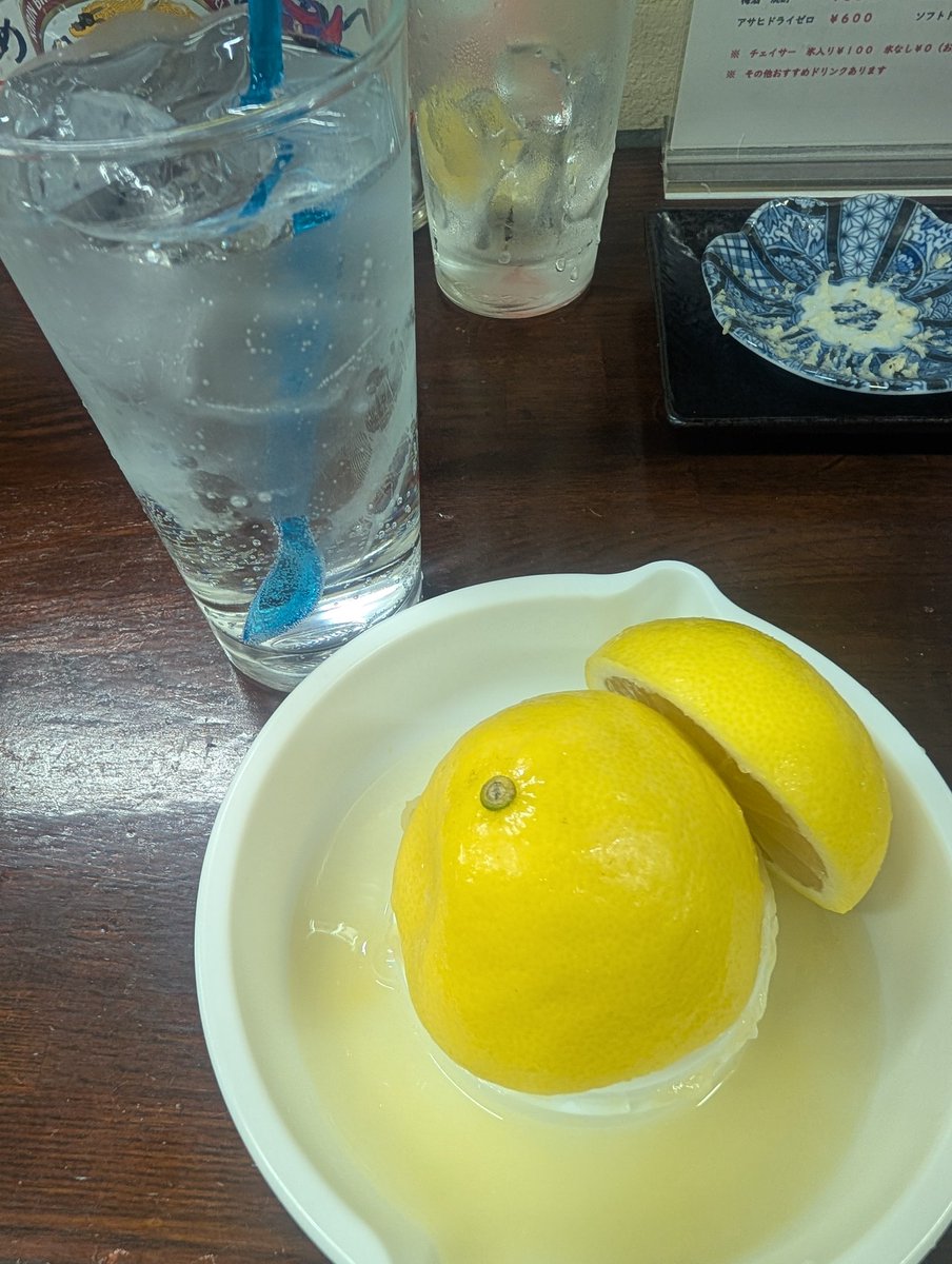 以前から気になっていたお店に、やっと入れました✨️塩対応とかおっしゃっていましたけど、全然問題なし、むしろひとり飲みには、このくらいの距離感が心地よいです。お料理も美味しいし、遠くてもまたお伺いしたいです😋ごちそうさまでした＃居酒屋どんぐり
