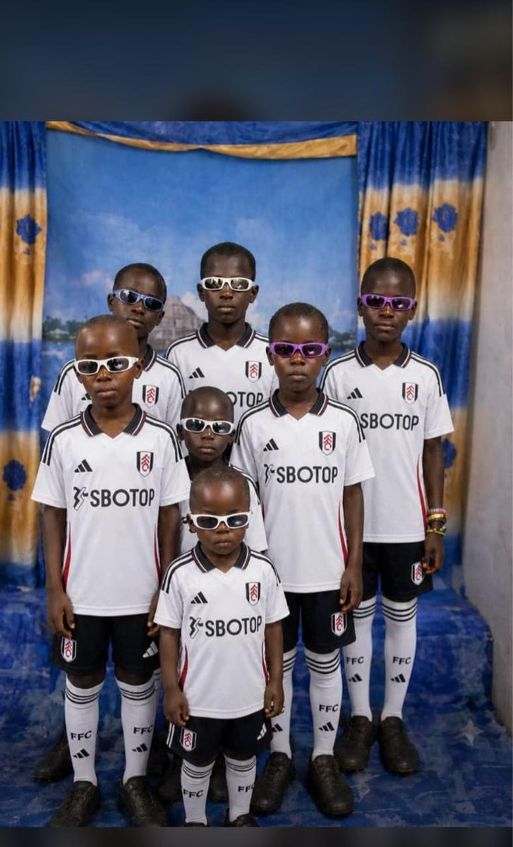 AwoiN70976's tweet photo. If I tell you my love for Fulham FC started way back when I was a toddler you don't accept, now see my entire family. 😋 https://t.co/sDJUbOtfEi