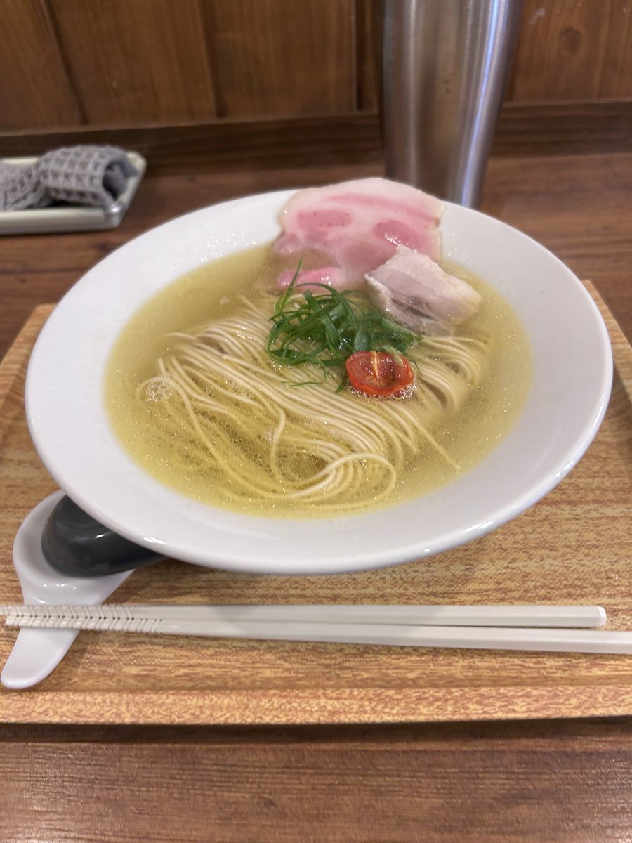 ampan3333's tweet photo. フユツキソルトのソルトを実食！！！
家の近くに美味いラーメン屋できて僕は幸せです😃
替え玉も麺量パナかった🍜
次は醤油にぺぺ玉食べないと！！！ https://t.co/YPJc9cWT5h