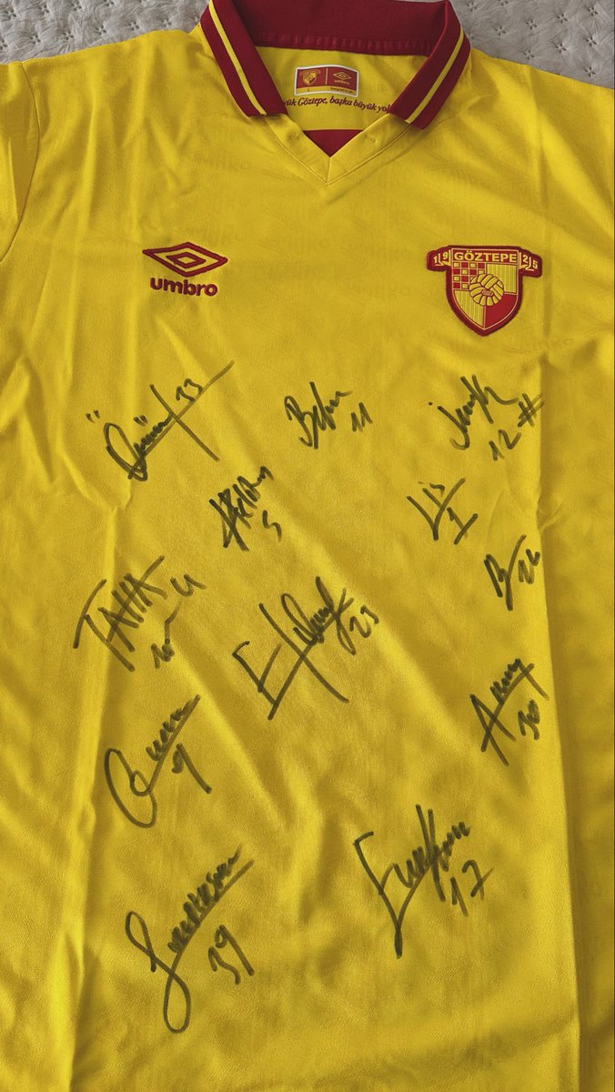 Glah6161's tweet photo. Böyle güzel hediye,hakeden kazansın kardeş💛❤️💙 @Goztepe #Göztepe https://t.co/qv1kWmwWvw