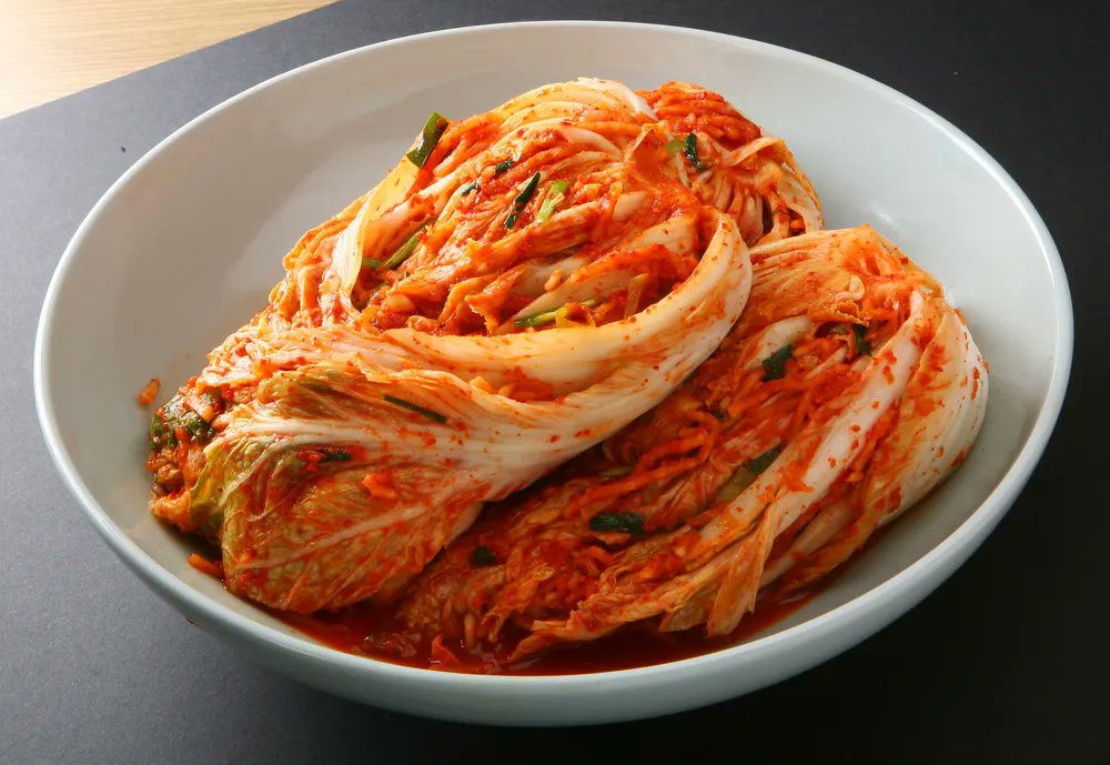 PATAPATANSFW's tweet photo. kimchi, pizza, Sweet and sour pork
Imagine a dish made by mixing these three.

That is the food sold in Korea. https://t.co/pDxv33m3Gt