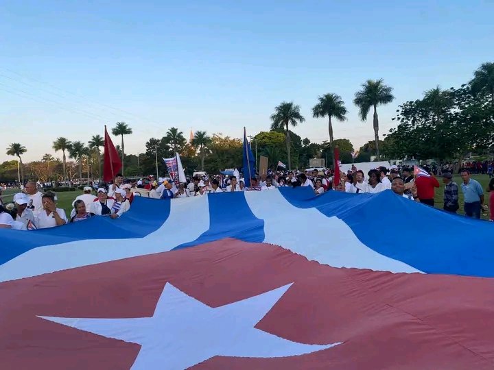 Contundente respuesta del pueblo cubano 🇨🇺💯 este Primero de Mayo, Toda Cuba reafirme que si se puede.