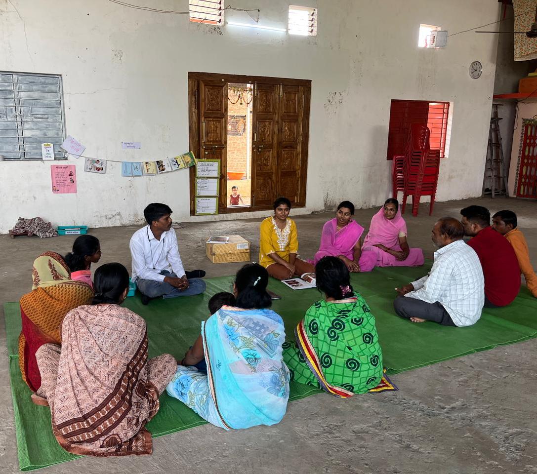 QuestorgQuest's tweet photo. #Palavee team @ Fattepur held a parents' meeting in a temple. AW worker conducted ECE activities with children. Parents were impressed to see how the children were responding. "For this type of education, we'll surely send our children to the #Anganwadi" they said. https://t.co/7V77o8WCjp