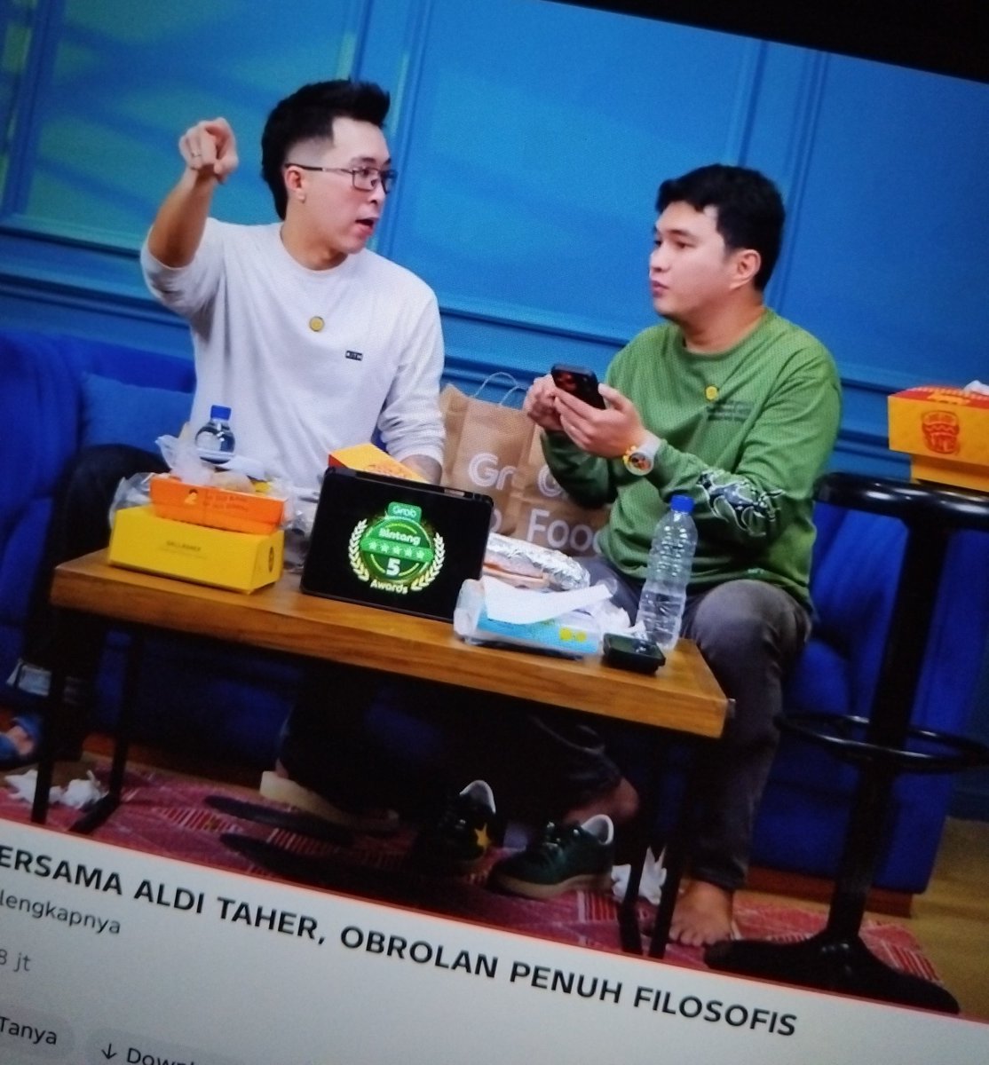 1LittleCupcake_'s tweet photo. sumpah dr tirta disini lucu banget pliss nurut sama aldi taher mulu😭😭 mungkin karna aldi taher lebih tua 8 thn dari dr tirta ya? pokoknya lucu banget https://t.co/Hg3HpOiA1T
