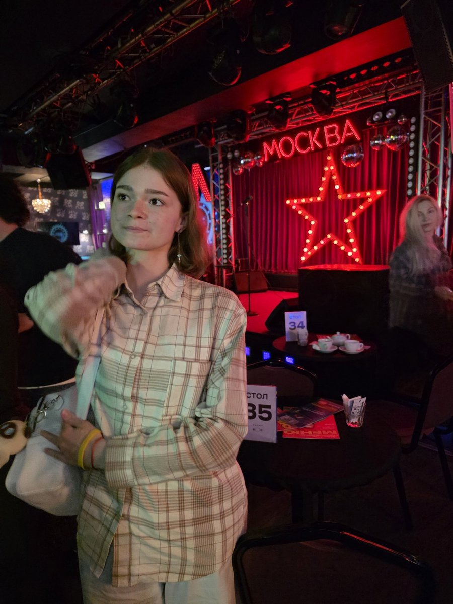 Mealinasy's tweet image. Кто-то уже ходил на Comedy women? Как вам?) 
#comedy #women #Russia #girls #furryartist