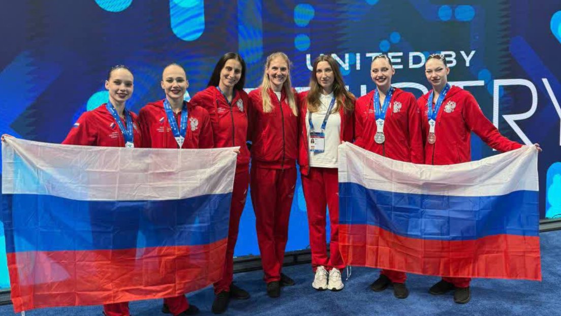 Sepa_mass's tweet photo. 🥇🥈🇷🇺Rusia consigue el oro y la plata en el Mundial de natación sincronizada
👉https://t.co/QVua9SEouk
Las nadadoras rusas compitieron bajo la bandera y el himno de su país por primera vez desde 2022. https://t.co/mADxq3zsQI