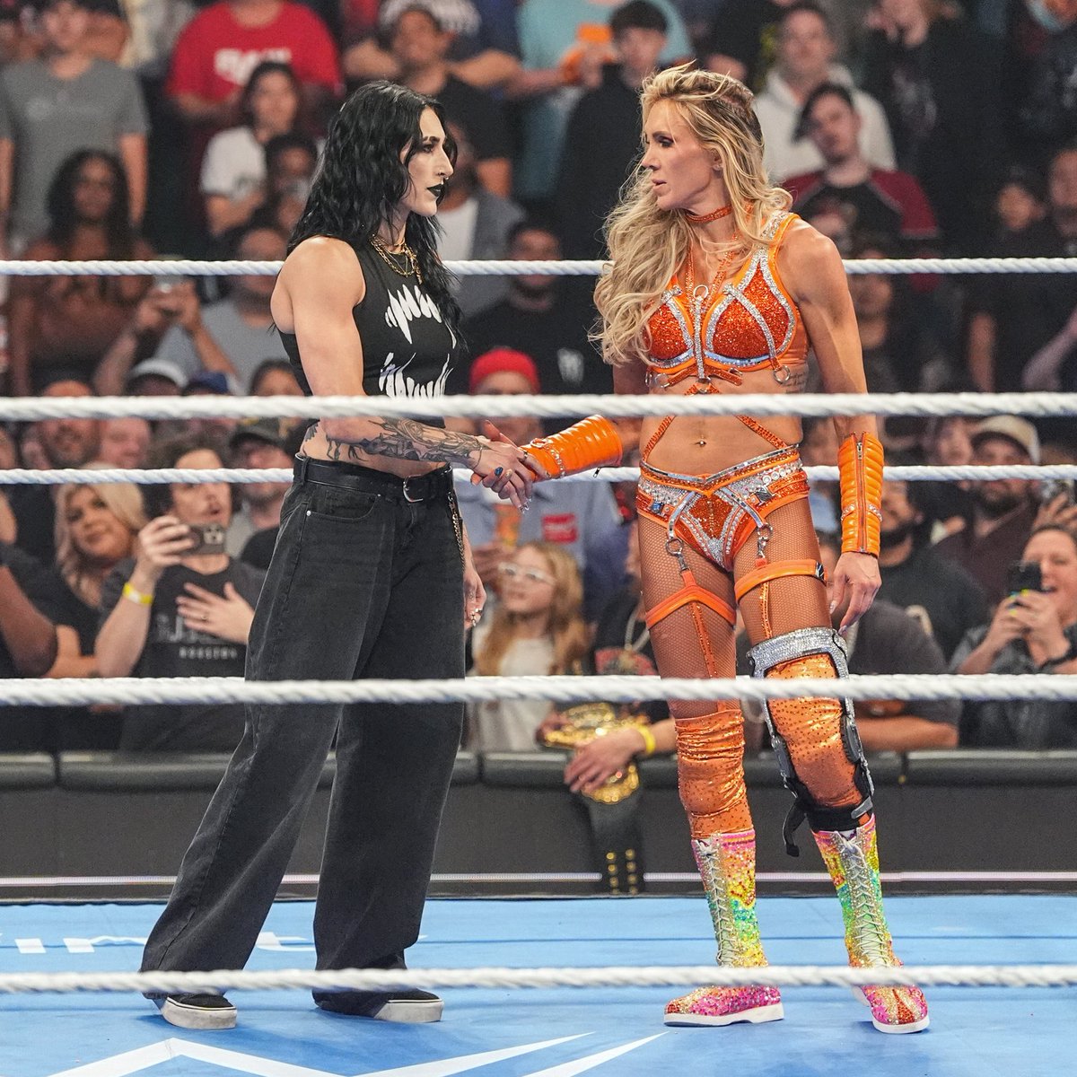 Fatal Influence hat eventuell mehr Einfluss als ihnen lieb ist! 👀 #SmackDown 

<a href="/RheaRipley_WWE/">RheaRipley_WWE</a> <a href="/MsCharlotteWWE/">Charlotte Flair</a>