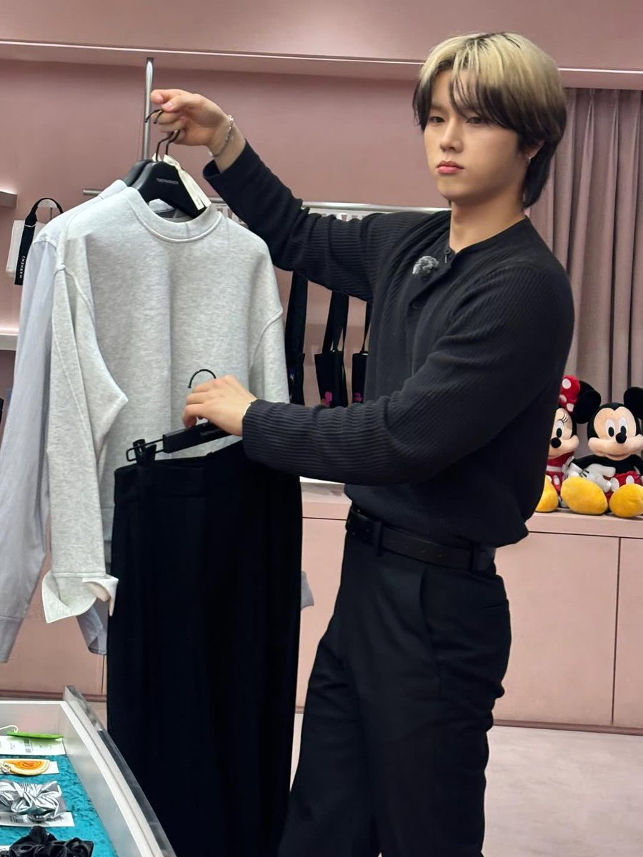 daily_jungsu's tweet photo. lucky_factory_official instagram update

#Jungsu #XdinaryHeroes https://t.co/F0tzNYPLjP