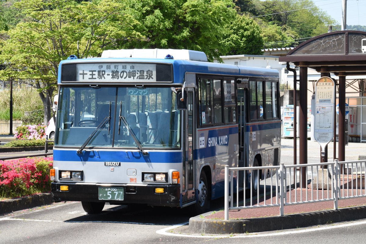 椎名観光バスの虎の子、P-LRの577号車が初夏の十王を走りました。遠鉄