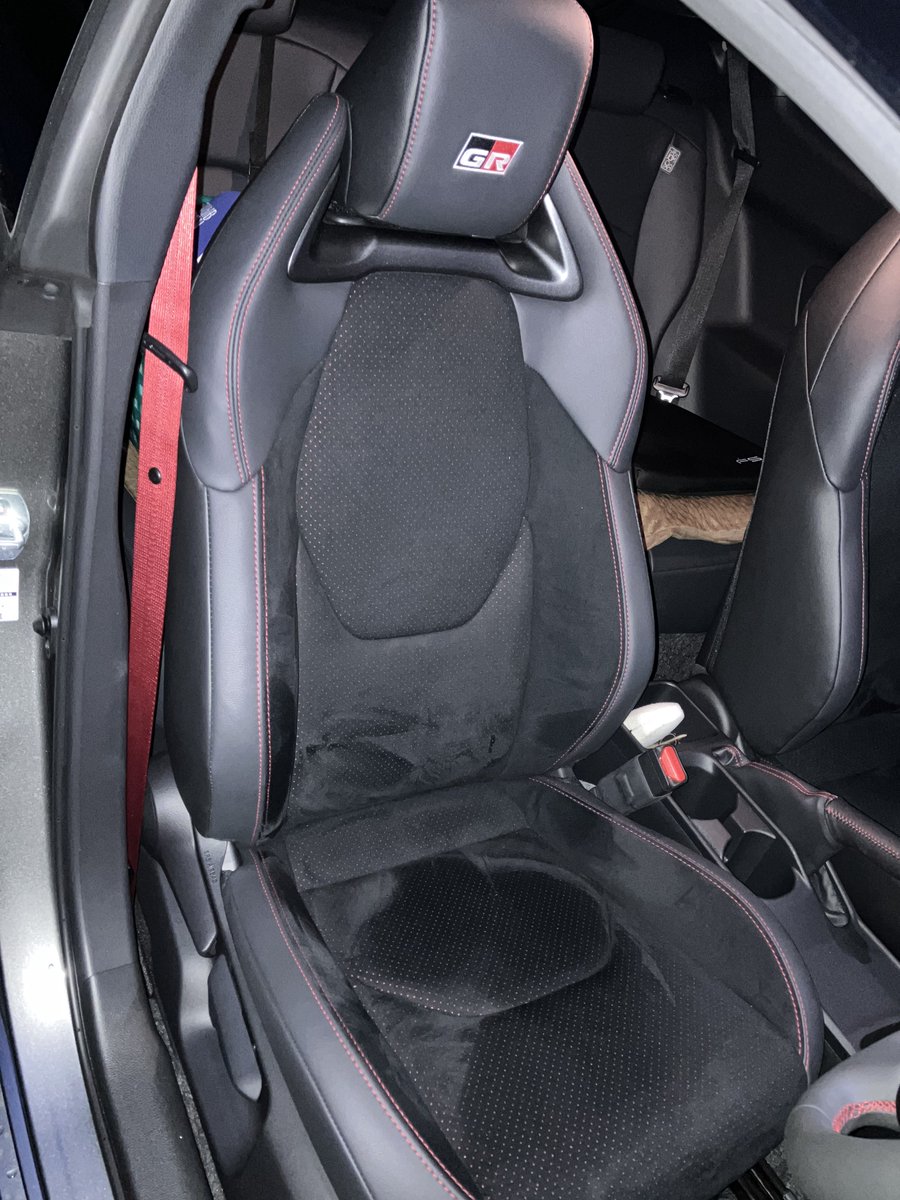 座りコチいいですよ シートはスポーツ車ならもう少しカチッとホールドされてても良いかなっ