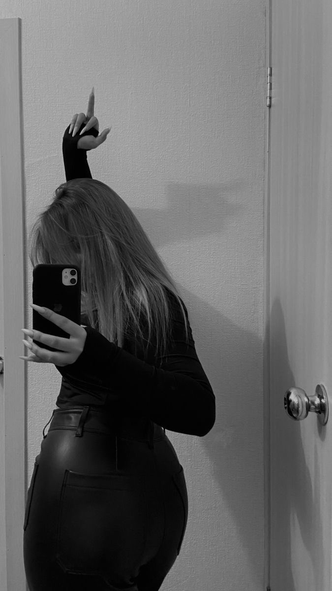 GoddesAngeline's tweet photo. Ich werde dich immer kontrollieren. Deine Gedanken, deine Wünsche, dein Körper – alles gehört mir. Bist du bereit, mir zu dienen? 🔒🖤 https://t.co/OelL9CABG7