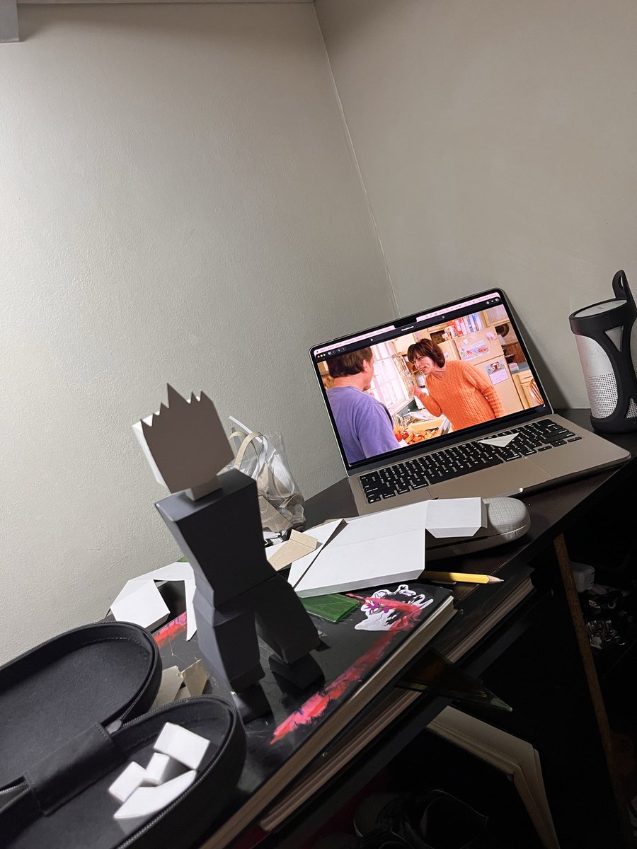v_t_mrt's tweet photo. 5 a.m y yo ando haciendo parciales (estudio diseño gráfico) mientras veo Malcolm.
Si me me gusta el resultado lo subo cuando termine 🤓☝️ https://t.co/yvaeb3BDFK