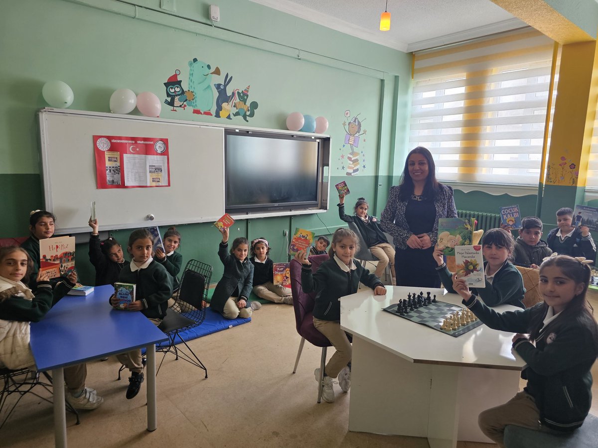 KovanGonul's tweet photo. Hakkarili miniklerle kütüphanede...
Hakkari/Yüksekova -Adaklı Köyü-
Borsa İstanbul Şehit Er Lezgin Han İlkOrtaokulu 

@tcmeb @il_mem_45 @sehzadelermem @manisasehitler https://t.co/IPm6U4l0nF