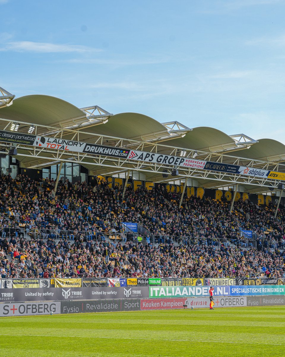 RodaJCKerkrade's tweet photo. Altijd en overal. 👏 Bedankt voor jullie support dit seizoen, fans! 💛 https://t.co/u5MSNcR5EP