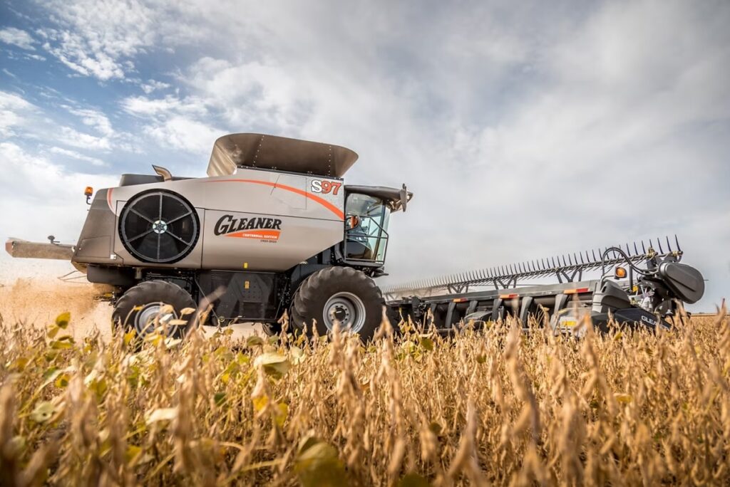 AbbadieOsc34441's tweet image. ¡Bombazo en el mercado de maquinaria! Las icónicas cosechadoras #Gleaner de AGCO llegan a Sudamérica .

Su sistema transversal "Natural Flow" es una caricia para el grano, ¡ideal para semilleros! 

Leer más en:
agroinfomaquinas.wixsite.com/agroinfomaquin…

#AgTech #Gleaner2026 #AgroSudamerica