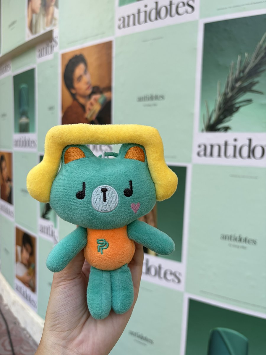 iwishfordaisy's tweet photo. พาพิเพิ่มมาถ่ายรูปกับพ่อพ่อภูวินทร์ที่ทรงวาดแล้วน้า 🤍

#AntidotesSongwat #AntidotesXPhuwin #phuwintang https://t.co/4eIWJmUBac