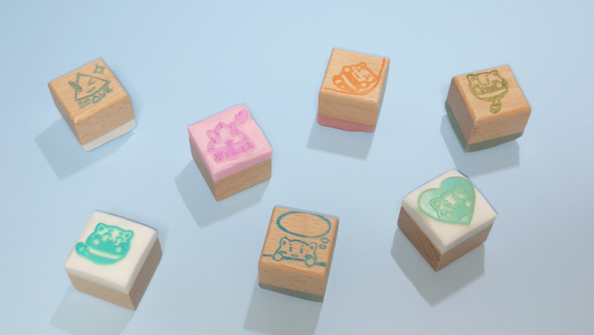 iseki_rake's tweet photo. 今回持っていく消しゴムはんこはこちらです〜今までと作り方変わりましたが絵の質は変わらないです( ◔ิω◔ิ)真ん中の何か考えてるTAMA猫の眉毛が過去最高に細〜！！！(たぶんごはんのことを考えてる)

紙のすみっこにTAMA猫がいてもいいじゃない⊂(｀з˘ω˘)з https://t.co/xMH6eH4u12