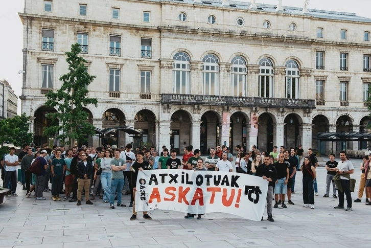 MediabaskInfo's tweet photo. 1er-Mai : les trois militants arrêtés à #Bayonne ont été libérés #Jardun #Aske https://t.co/54nWJFQFl2 https://t.co/i9IX0BXQMh