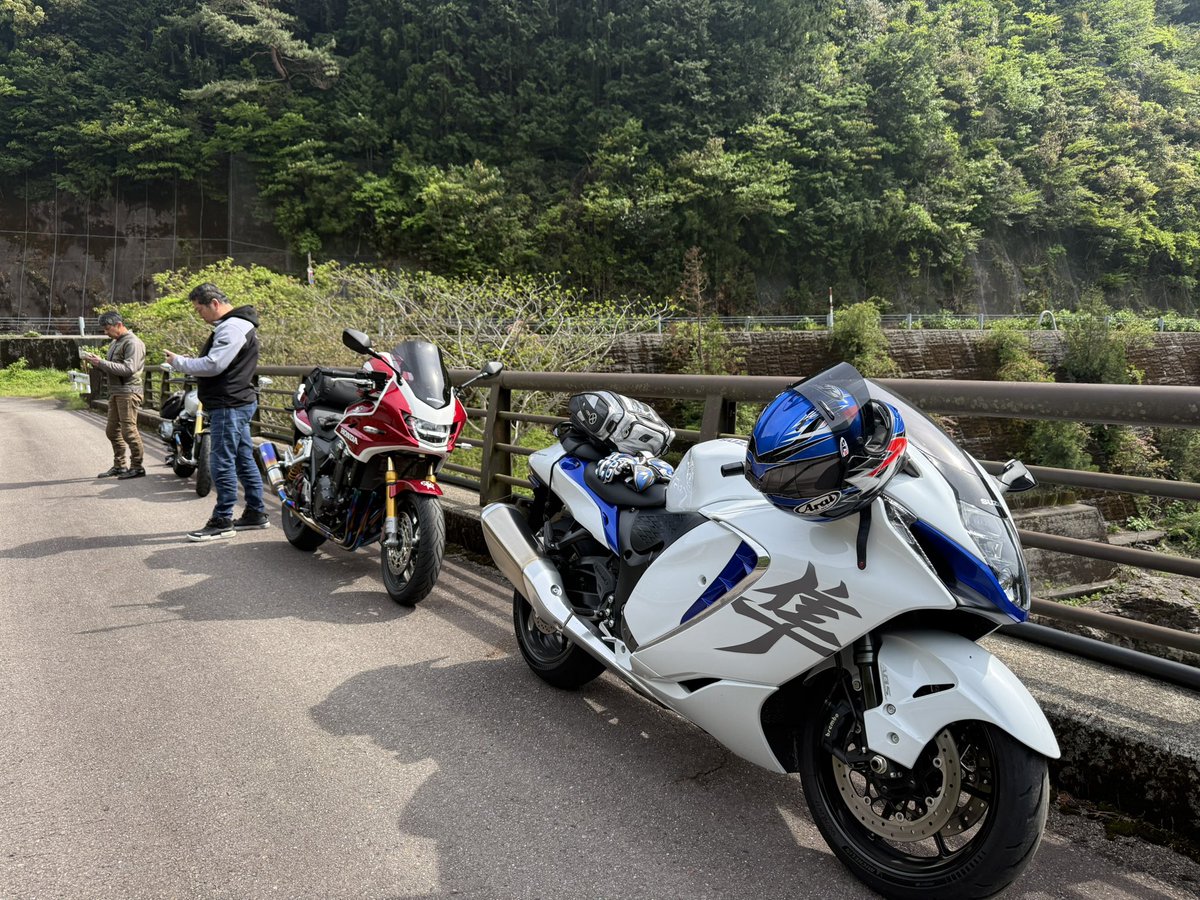 kitakei111's tweet photo. いつものメンバーで日帰りツーリング🏍️✨
最高の天気で気持ちよく走れました！

帰りはGW初日で大渋滞…それも含めてツーリングですね😆

#ツーリング #バイク日和 #GW https://t.co/zLeW0YiXaf
