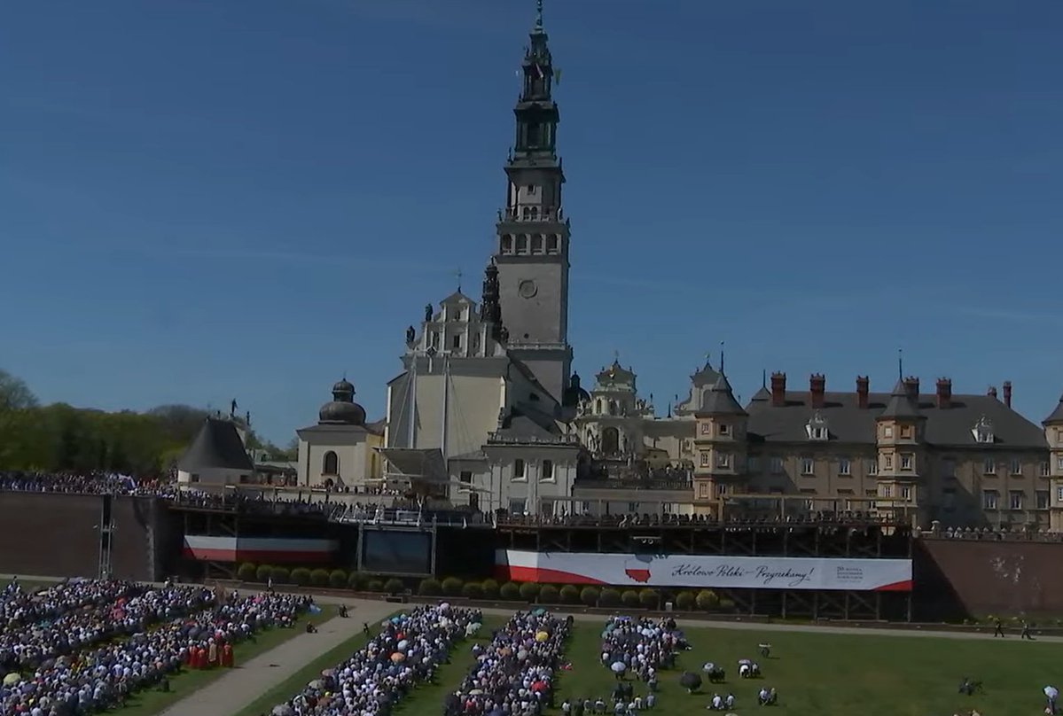 Polska będzie naprawdę wielka nie wtedy, gdy będzie silna jedynie ekonomicznie czy politycznie, ale wtedy, gdy pozostanie wierna Bogu – mówił przewodniczący #KEP abp Tadeusz Wojda SAC w homilii Sumy odpustowej 2 maja na Jasnej Górze.

episkopat.pl/doc/246260.Prz…

Fot. screen YT JG