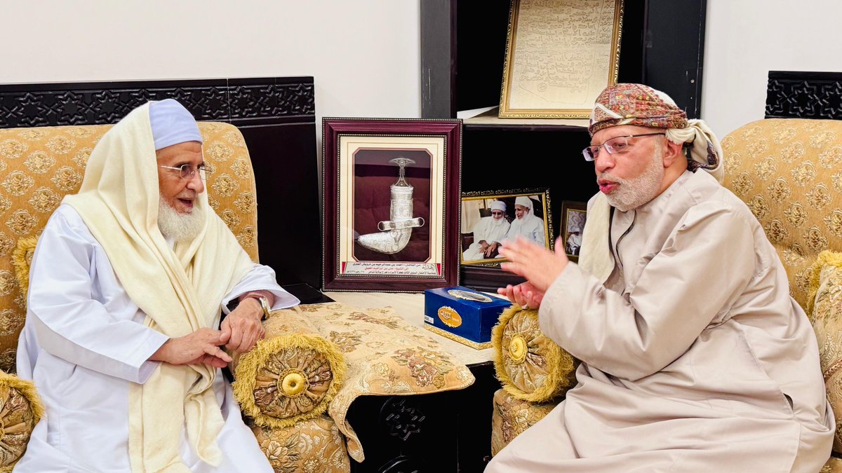 busajj's tweet photo. تشرفت بزيارة استاذي الشيخ علي ابراهيم المعيني حفظه الله... احد ابرز و أوائل معلمينا في المرحلة الابتدائية. نموذج المعلم و الأب و المربي. حديث من الروح و سؤال من القلب. 
#صحار
#يوم_المعلم
#مدرسة_خلفان_بن_جميل
#مدرسة_أحمد_بن_سعيد
#الزمن_الجميل https://t.co/RLeTCrBMHL