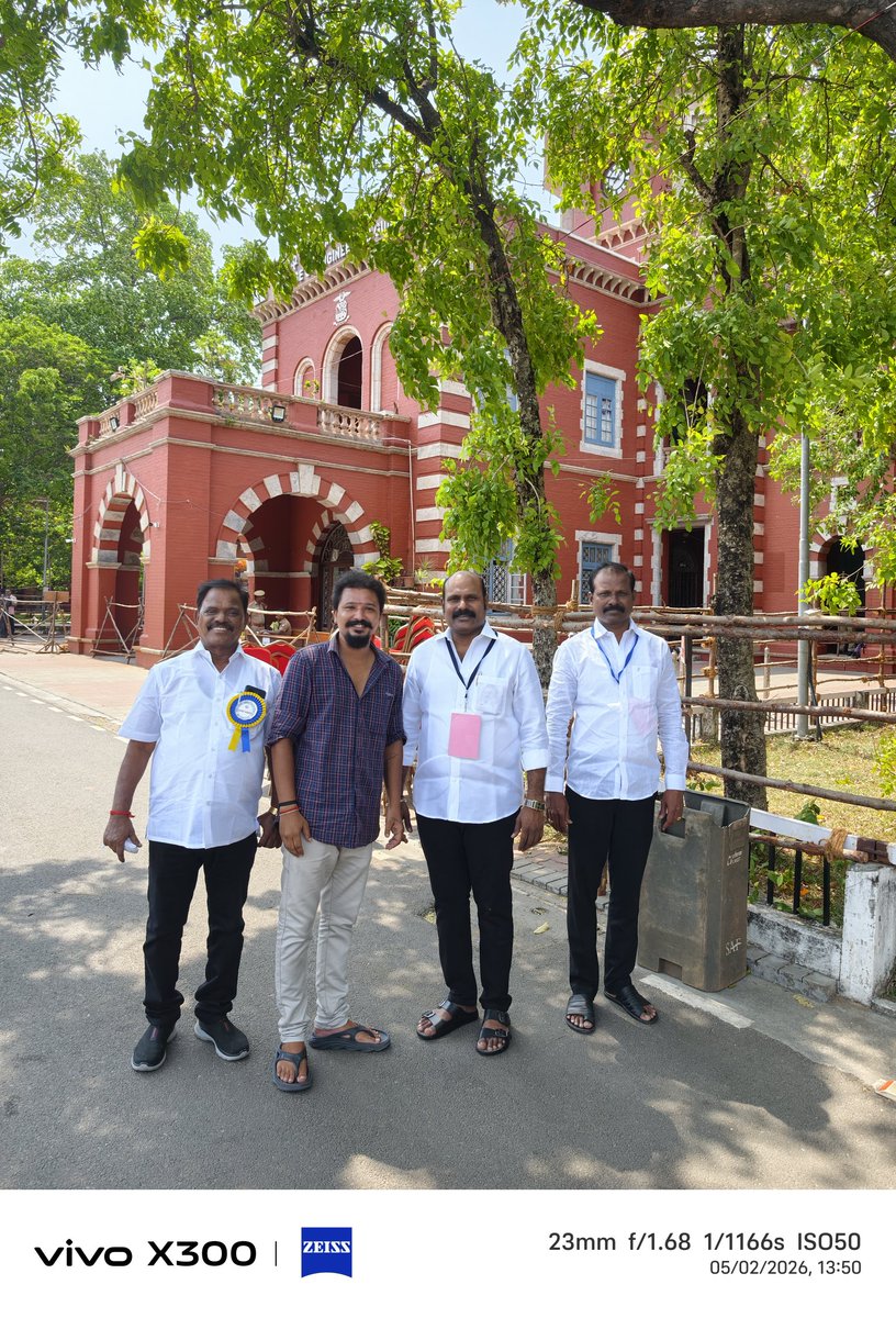 logeshwaran01's tweet photo. சென்னை அண்ணா பல்கலைக்கழகத்தில் வைக்கப்பட்டுள்ள, தியாகராயநகர் சட்டமன்ற தொகுதியின் வாக்குப்பதிவு இயந்திரங்களின் பாதுகாப்பை, கண்காணிப்பு அறையில் உள்ள சிசிடிவி (CCTV) காட்சிகளை தியாகராய நகர் தொகுதி கழக வேட்பாளர் அண்ணன் @raja_anbazhagan அவர்கள் ஆய்வு செய்த போது.. https://t.co/FJve6DnfJY
