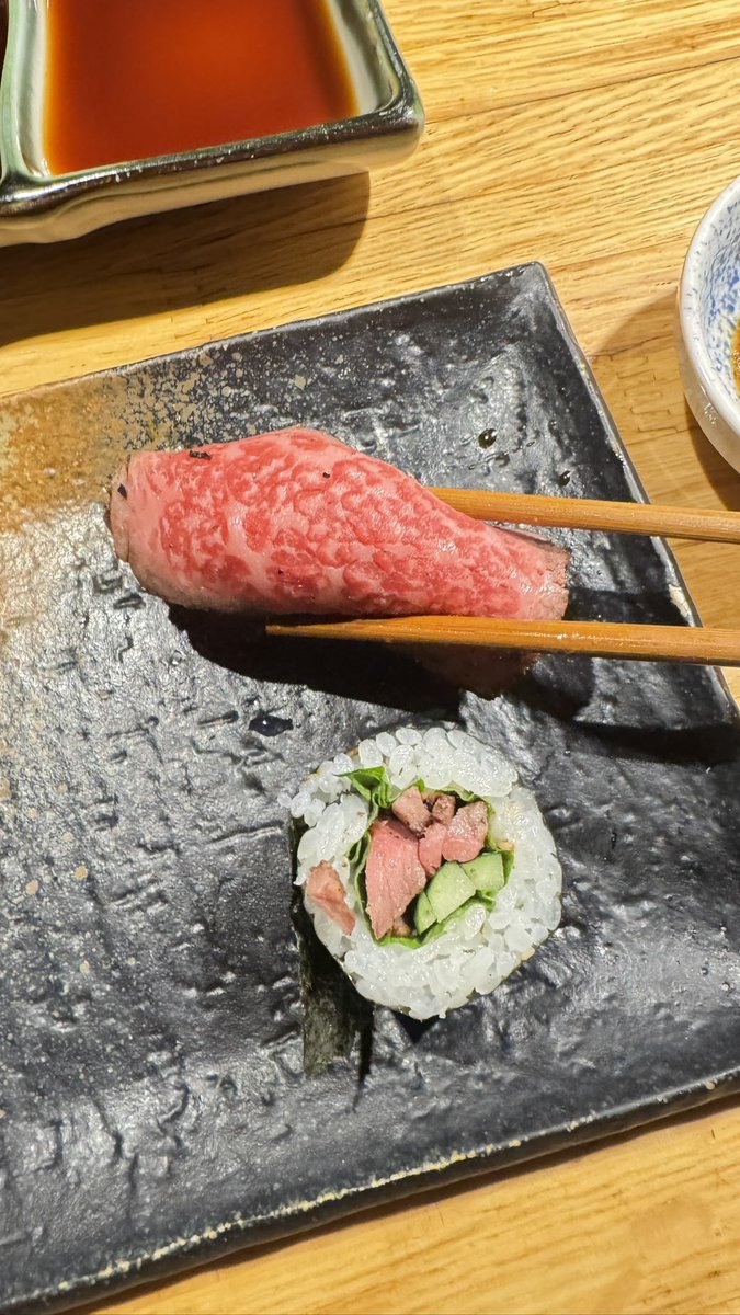 quattro_zero's tweet photo. 昨日はコストコとららぽーと行って晩御飯にグルメリア六甲で焼肉🍖
肉は世界を救う！🍖
ここはいつ来ても安定の美味しさよな、そして米も美味しい🌾
明日も長居公園の肉フェスで肉食うつもりやったのに雨っぽいんよなぁ☔️😩
#グルメリア六甲
#岸和田
#焼肉
#ららぽーと和泉
#コストコ https://t.co/RnVg9AHpvV
