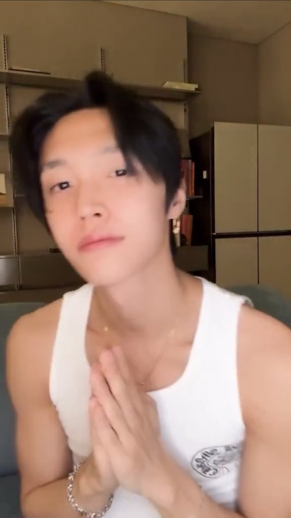 เอชชึ tweet media