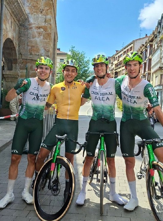 ZXCycling's tweet image. 🇪🇦@SantikutzKlasi

1🇪🇦@ikerperezz04
2🇪🇦@VicentZaragoza1
3🇪🇦I.Iriarte
4🇪🇦F.Crespi
5🇨🇴A.Mancipe
6🇪🇦@pikazasier
7🇪🇦M.Colell
8🇪🇦@_emiliogarcia23
9🇪🇦@danicepa_
10🇪🇦@ConejeroJon
11🇪🇦@unax_errasti
12🇪🇦@JoseMan96338943
13🇨🇵@HugoTapiz
14🇪🇦@adrilozaano

#cycling