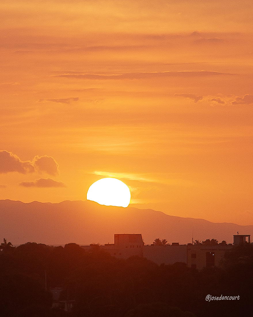 josedancourt's tweet image. Un sol puro, esperanzador, se alza en el horizonte al amanecer de este sábado.

#Sunrise #Sun #Color #Cumana #relax 

#CursoFotografiaTwitter
Gratuito
Autoestudio
Acceso en post fijado en mi perfil X