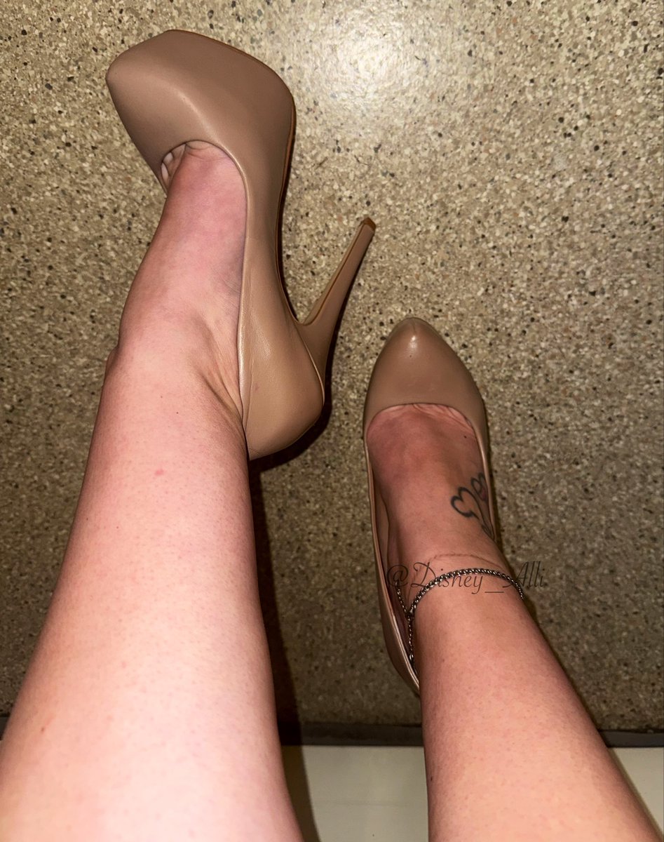 Disney_Alli's tweet image. It was tall nude platforms Friday #shoes #shoefie #shoesoftheday #sotd #outfitoftheday #ootd #highheeledshoes #pumps #highheellife #highheellover #highheeladdict #shoelover #shoefreak #shoeporn #shoewhore #shoeaddict #shoeaholic #shoeaddiction #heelsporn #heels #showoff