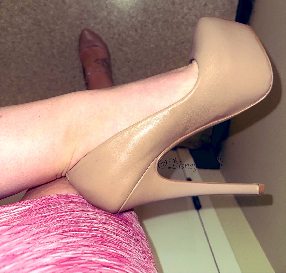 Disney_Alli's tweet image. It was tall nude platforms Friday #shoes #shoefie #shoesoftheday #sotd #outfitoftheday #ootd #highheeledshoes #pumps #highheellife #highheellover #highheeladdict #shoelover #shoefreak #shoeporn #shoewhore #shoeaddict #shoeaholic #shoeaddiction #heelsporn #heels #showoff