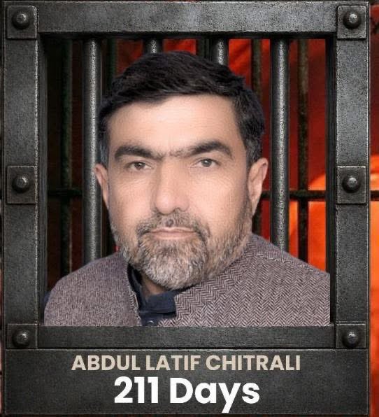khanimukhtar's tweet photo. چترالی عوام کا ایک ہی مطالبہ ہے: یا ہمارے منتخب نمائندہ عبد اللطیف صاحب کو رہا کیا جائے، یا پھر نئے الیکشن کروائے جائیں۔ ہمارا علاقہ پہلے ہی پسماندگی کا شکار ہے، ہمیں مزید نظر انداز نہ کیا جائے۔ چترال ہمیشہ سے ایک پُرامن علاقہ رہا ہے
@CMShehbaz @GovtofPakistan
#justiceforChitral https://t.co/qan6reAb9b