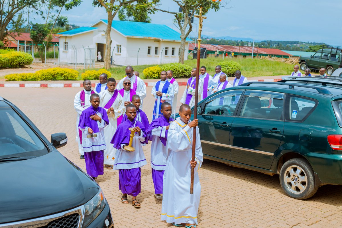 pacis_tv's tweet photo. #Pacistvwaruziko
Mu nyigisho ya Nyiricyubahiro Musenyeri Philipo RUKAMBA uri mu kiruhuko,  yagaragaje ko Abasaseridoti, Abihayimana   bazize Jenoside yakorewe Abatutsi mu 1994 Kiliziya ihora ibibuka.
@DeButare74718 
@Kinyamateka_KM https://t.co/jmAV6n5n59
