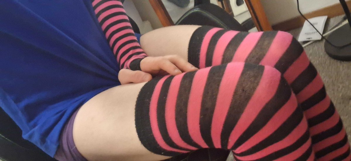 Limitless1504's tweet photo. These thigh highs feel so cute~!

DM's open~

#nsfwtwt #femboy #ass #thighs #butt #fingering #masturbating #jerking #dildo #riding #buttplug https://t.co/5bgfesorYH