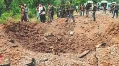 ArgusNews_in's tweet photo. #Chhattisgarh | 3 DRG jawans succumbed to their injuries, while one is injured in connection with an IED blast in Kanker, informs IG Bastar P Sundarraj.
#KankerBlast #ChhattisgarhNews #SecurityForces #IEDAttack https://t.co/ta1LSR6OLj