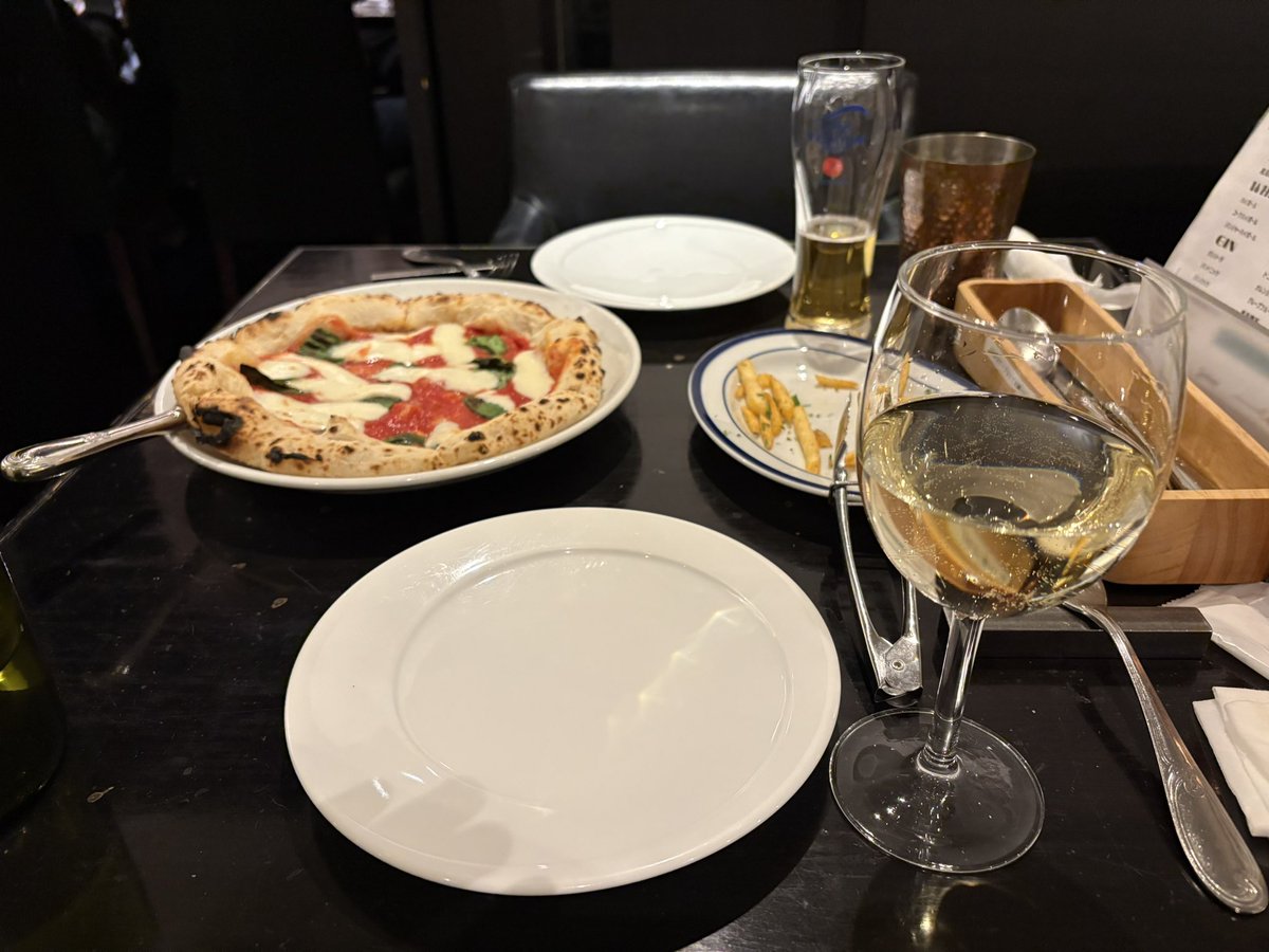 cider_0328's tweet photo. 恵比寿のピザは美味い https://t.co/kov5QkZhzi