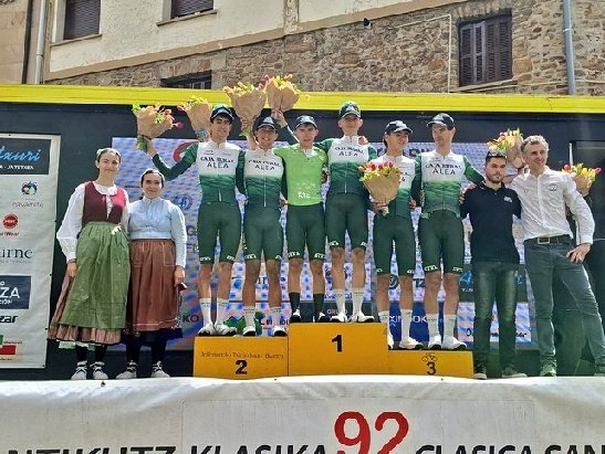 ZXCycling's tweet image. 🇪🇦@SantikutzKlasi

1🇪🇦@ikerperezz04
2🇪🇦@VicentZaragoza1
3🇪🇦I.Iriarte
4🇪🇦F.Crespi
5🇨🇴A.Mancipe
6🇪🇦@pikazasier
7🇪🇦M.Colell
8🇪🇦@_emiliogarcia23
9🇪🇦@danicepa_
10🇪🇦@ConejeroJon
11🇪🇦@unax_errasti
12🇪🇦@JoseMan96338943
13🇨🇵@HugoTapiz
14🇪🇦@adrilozaano

#cycling